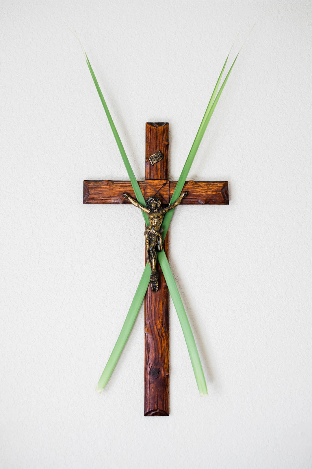 Incorporating Handmade Crucifixes into Your Home Decor