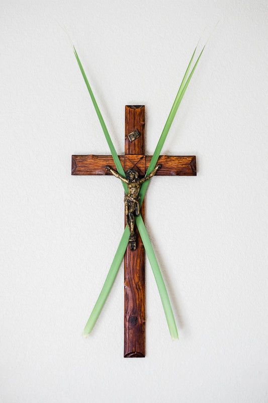 Incorporating Handmade Crucifixes into Your Home Decor