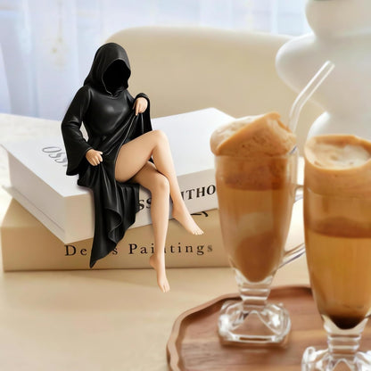 👻Death Queen Figurine – Spooky Black Robe Decor (4 Inch)🎃