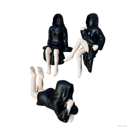 👻Death Queen Figurine – Spooky Black Robe Decor (4 Inch)🎃