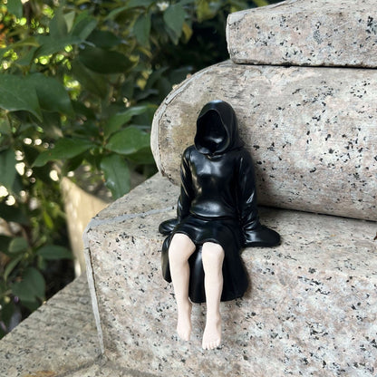 👻Death Queen Figurine – Spooky Black Robe Decor (4 Inch)🎃