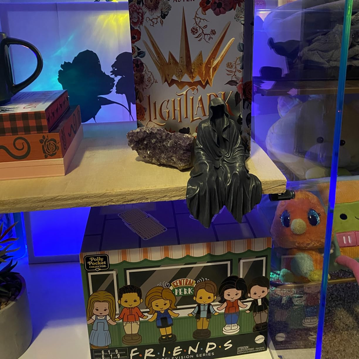 ☠️5.6 inch resin tabletop gothic seated statue with resin figurine decoration.🎃🎃🎃