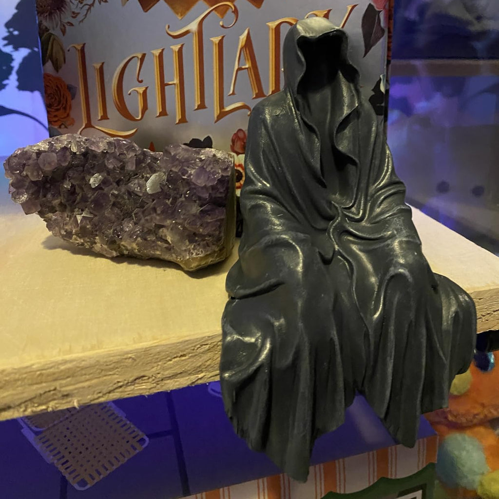 ☠️5.6 inch resin tabletop gothic seated statue with resin figurine decoration.🎃🎃🎃