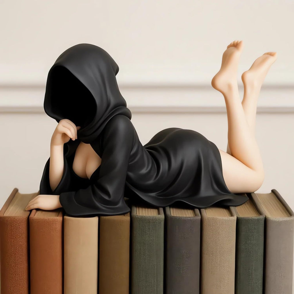 👻Death Queen Figurine – Spooky Black Robe Decor (4 Inch)🎃