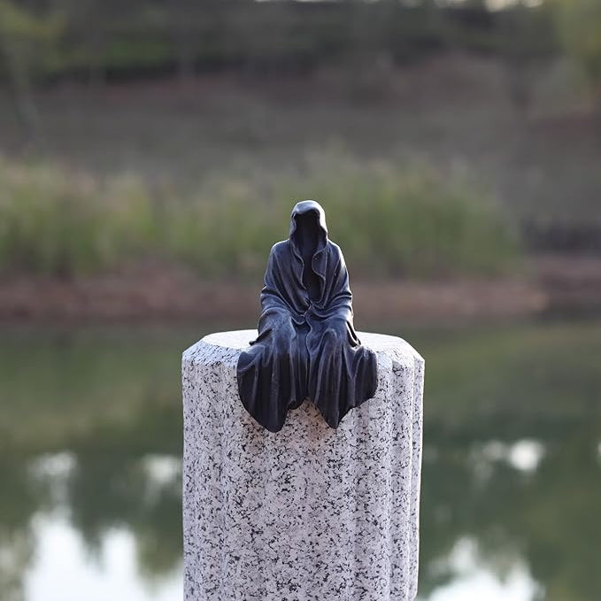 ☠️5.6 inch resin tabletop gothic seated statue with resin figurine decoration.🎃🎃🎃